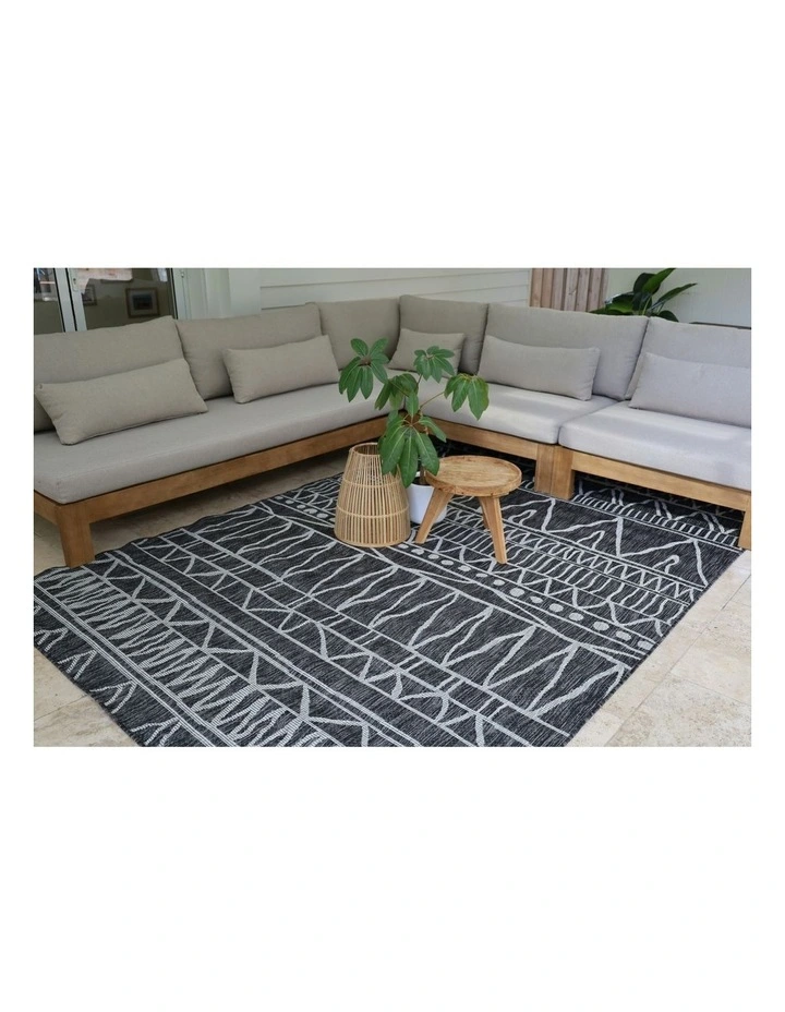 Perla Tribal Polypropylene Outdoor Rug in Black image 6