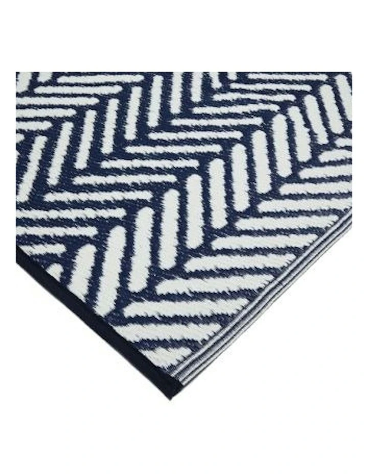 Fresno Chevron Recycled Plastic Rug in Navy image 2