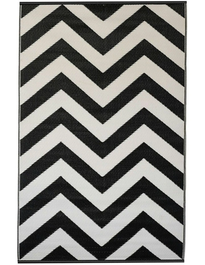 Laguna Recycled Plastic Rug in Black image 1