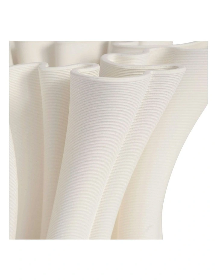 Daisy Vessel 25cm in White image 3