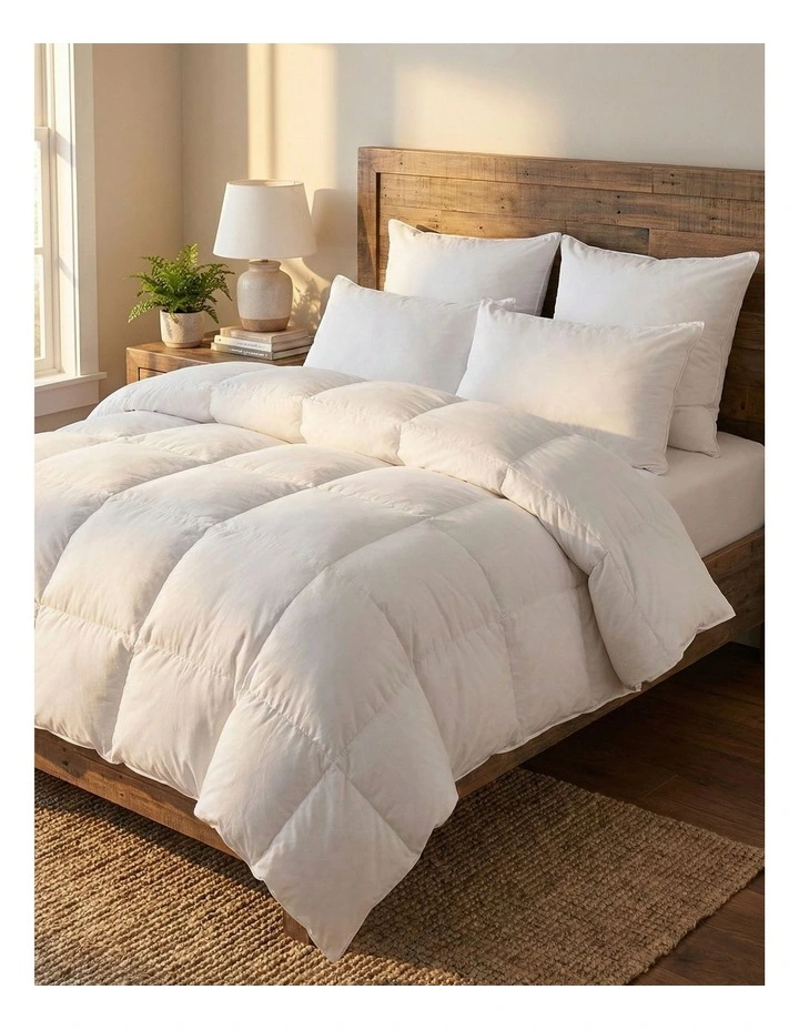 700gsm Goose Down Feather Duvet in Queen Size image 2