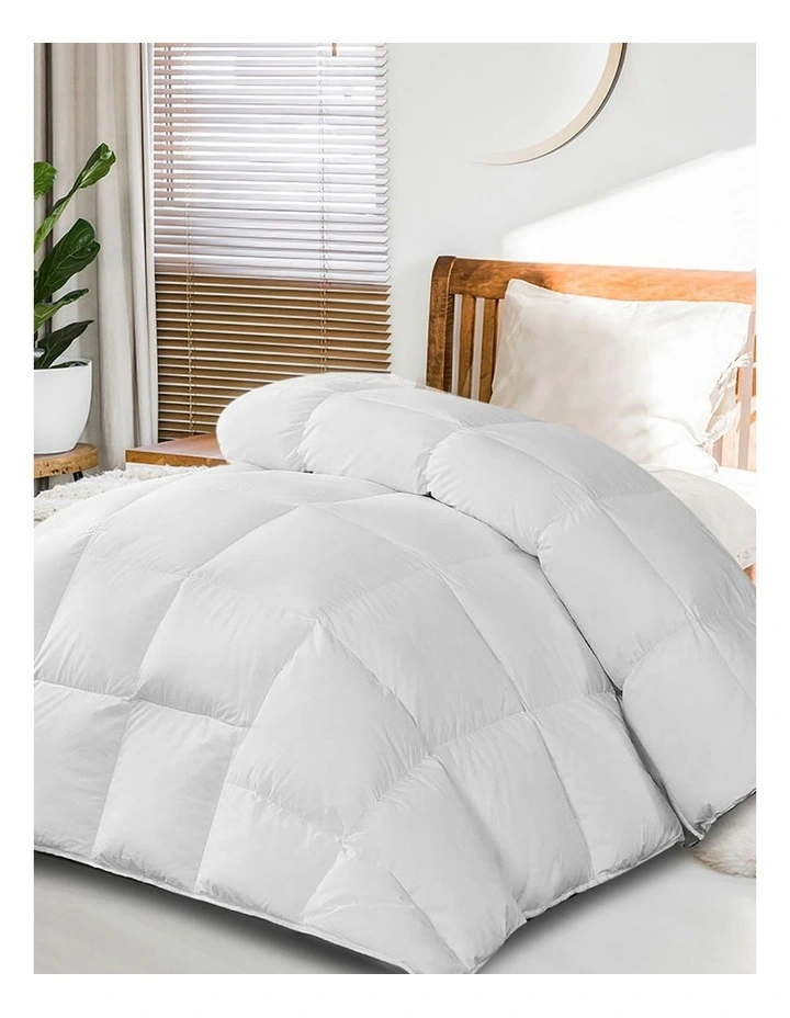 Single Size Hypoallergenic Microfiber Quilt 250g in White image 1