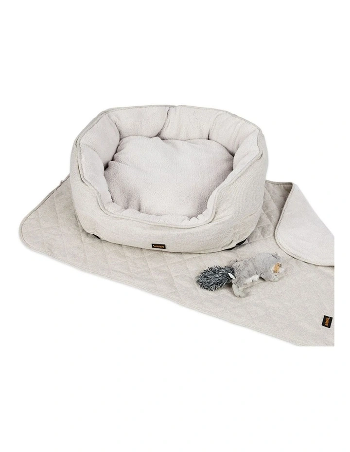 Quilted Blanket and Queaky Toy with Pet Bed Set XL in Beige image 4