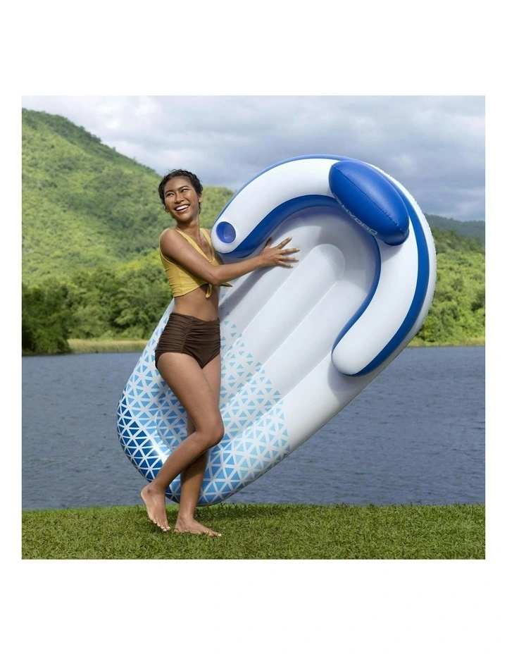 Indigo Wave Lounge image 3