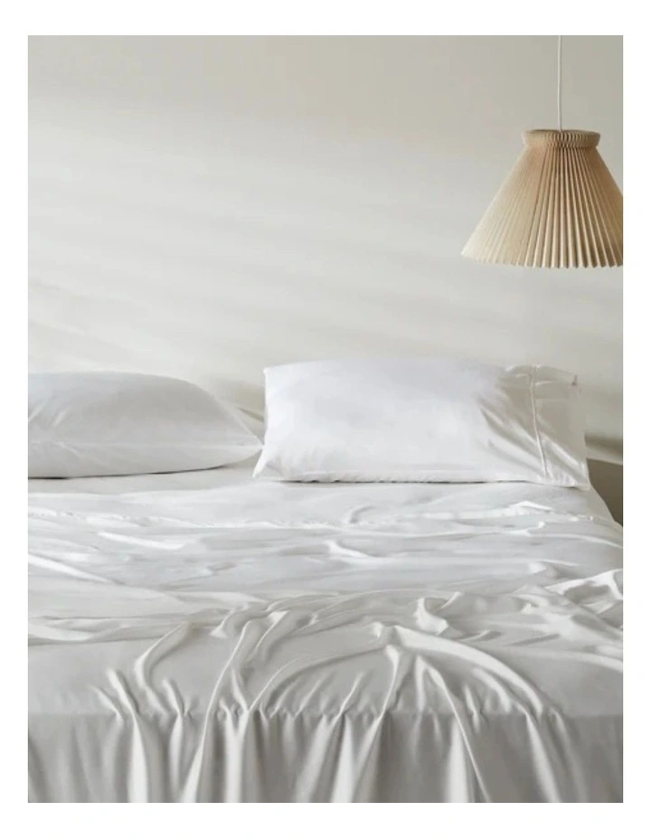 Signature Sateen Sheet Set in White image 1