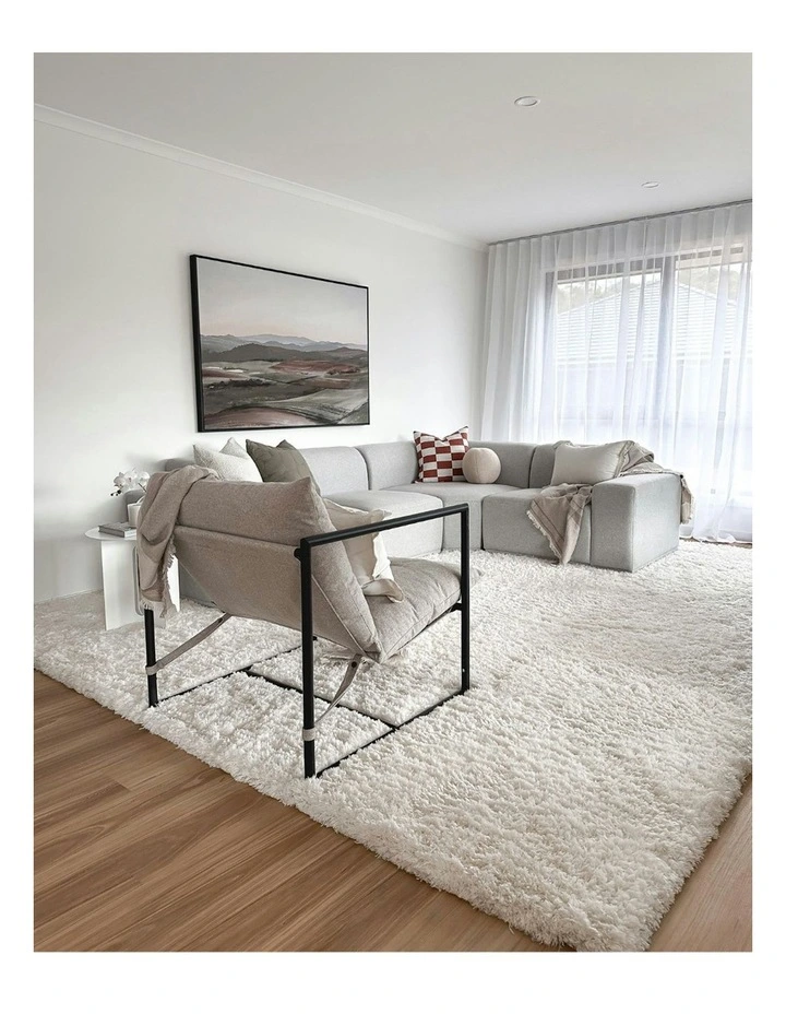 Athena Handmade Shag Rug in Ivory image 2