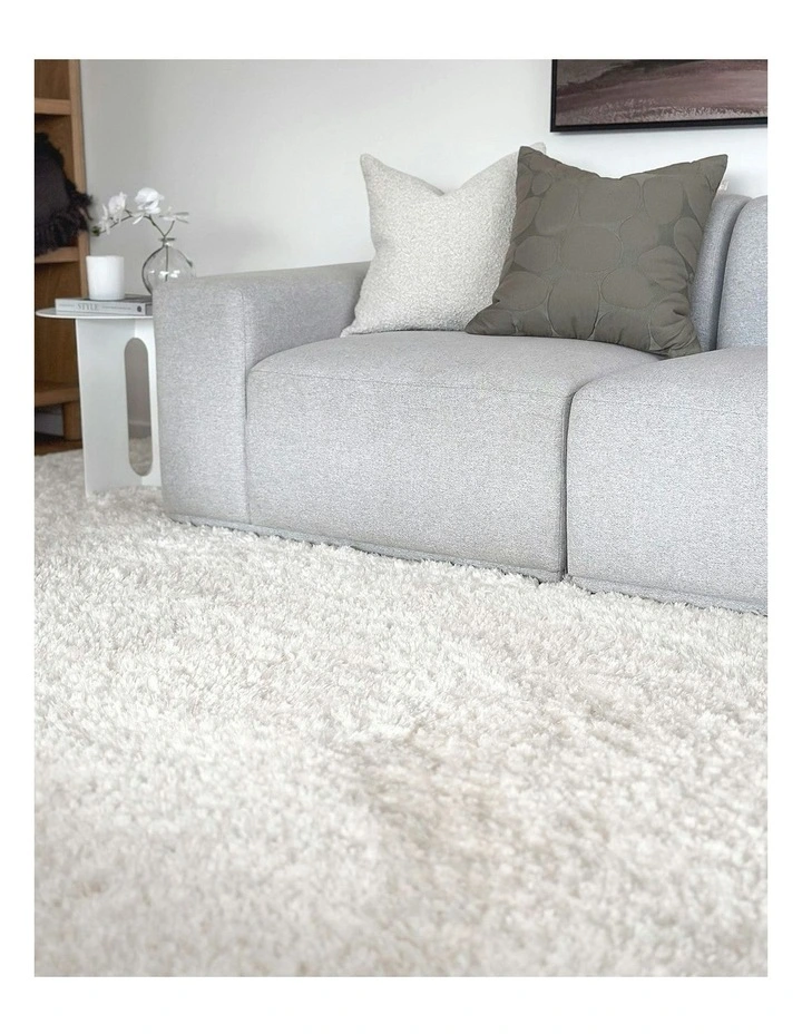 Athena Handmade Shag Rug in Ivory image 3