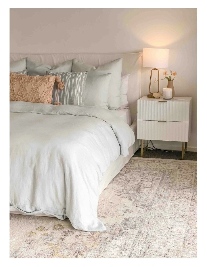 Aysha Traditional Medallion Rug in Cream image 3