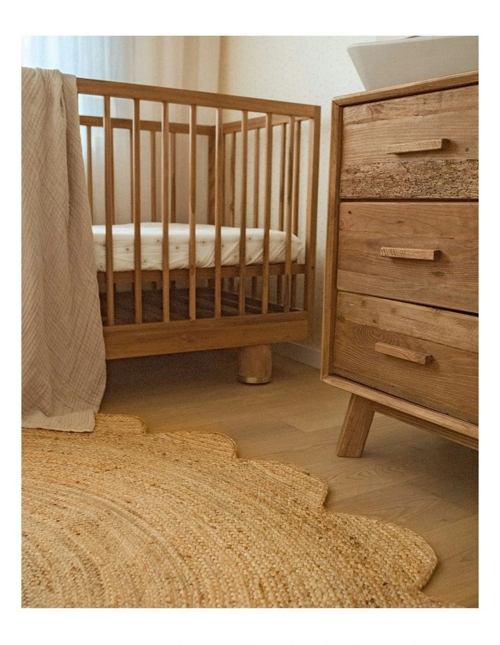 Celeste Scalloped Jute Round Rug in Natural Brown image 2
