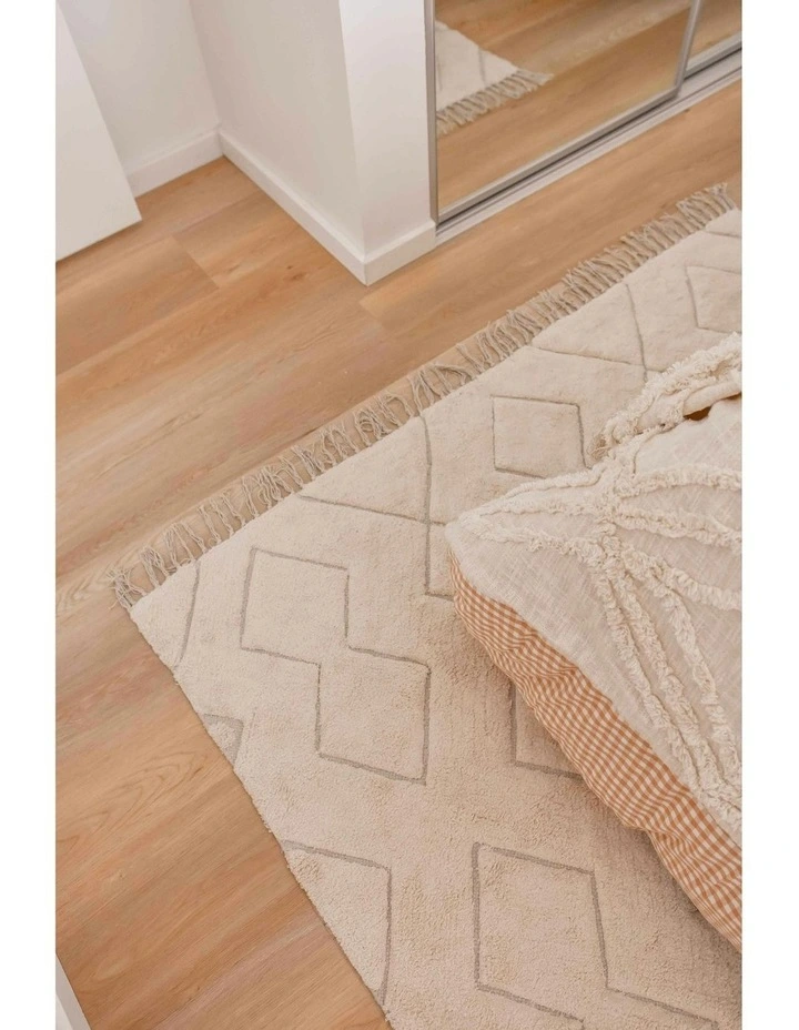 Miss Amara Jahna Diamond Tribal Washable Rug In Cream/Beige MYER