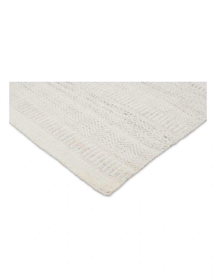 Loretta Indoor Outdoor Pet Runner Rug in Cream and Grey image 2