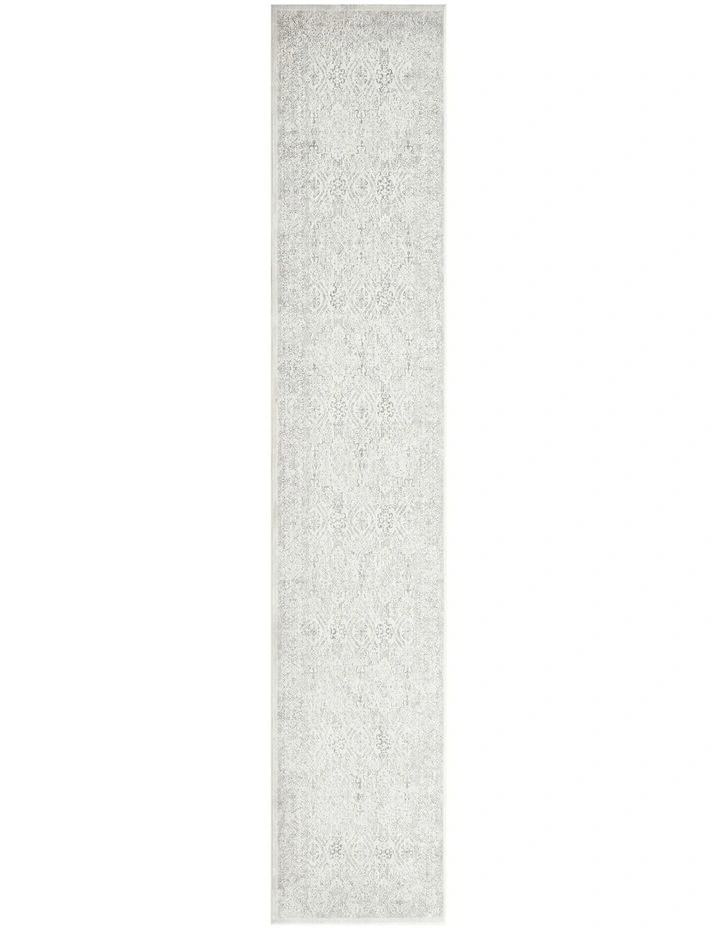 Madison Traditional Distressed Runner Rug in Ivory/Grey image 1
