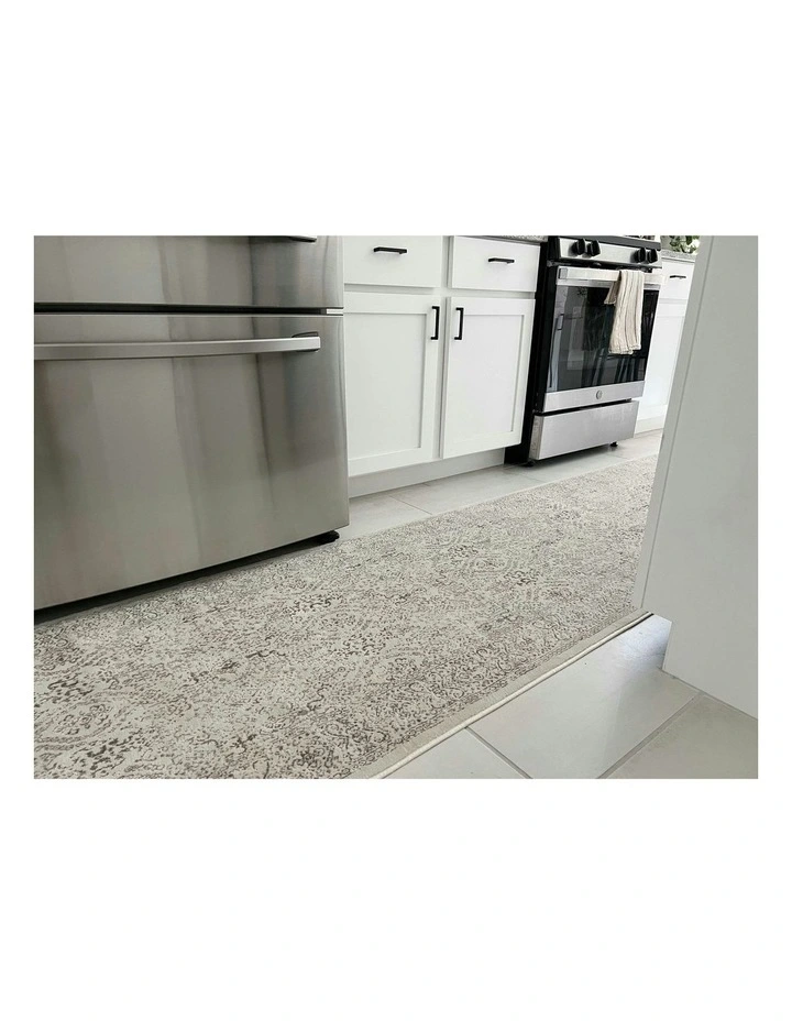 Madison Traditional Distressed Runner Rug in Ivory/Grey image 5