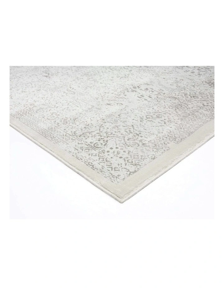 Madison Traditional Distressed Runner Rug in Ivory/Grey image 6