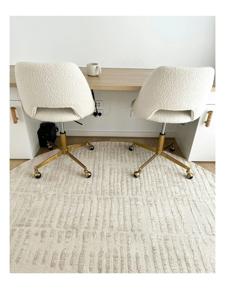 Nahba Textured Tribal Round Rug in Ivory/Cream image 3