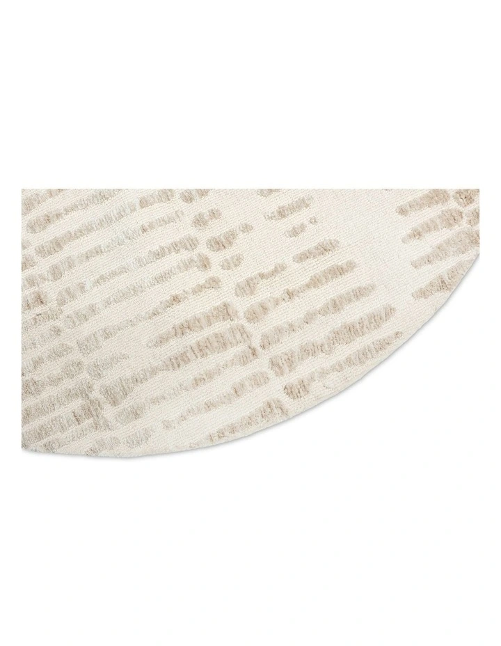 Nahba Textured Tribal Round Rug in Ivory/Cream image 7