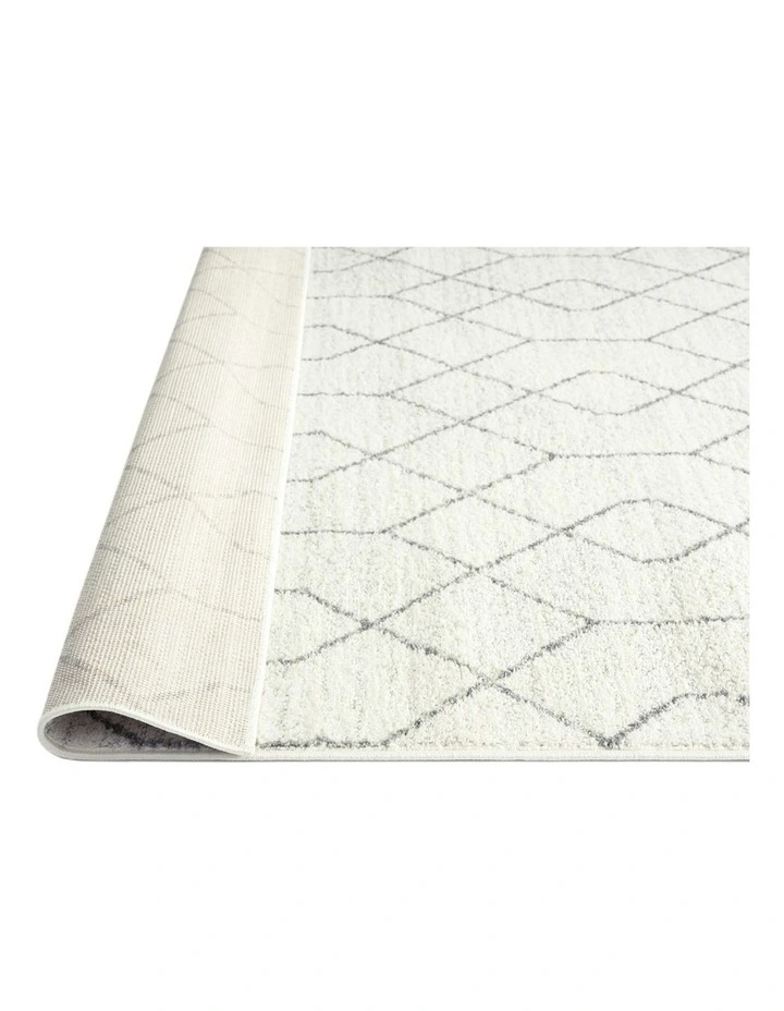Neda Diamond Pattern Runner Rug in Grey/Ivory image 4