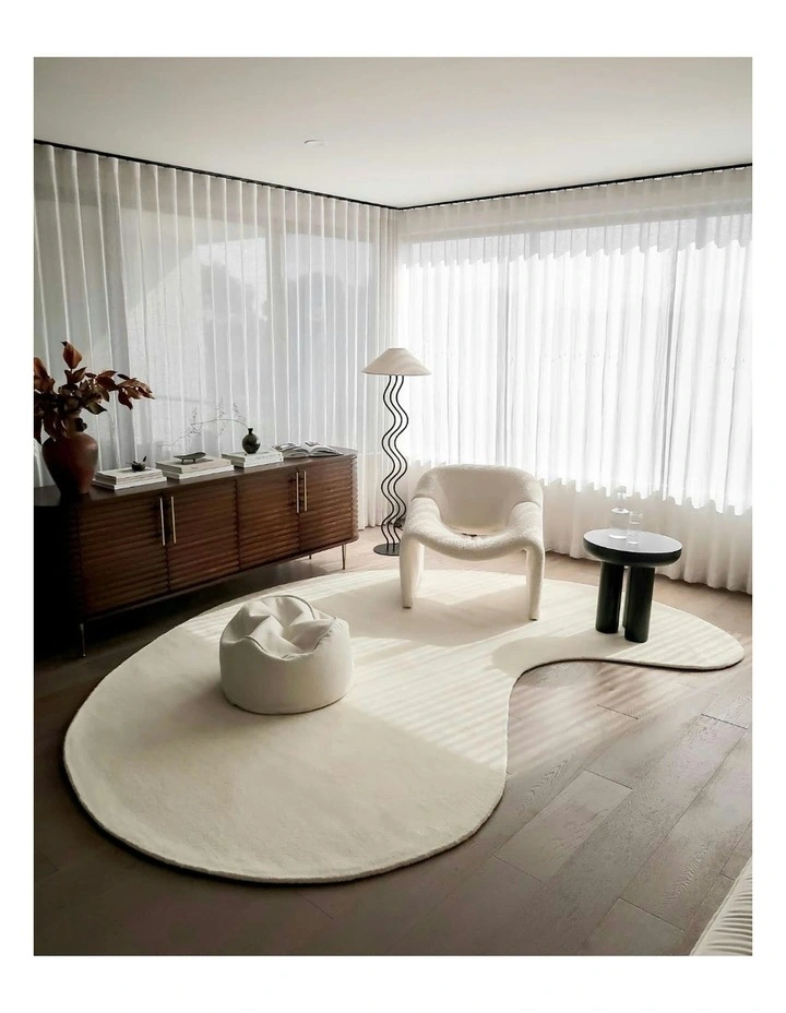Vanni Solid Curved Wool Rug in Cream image 2