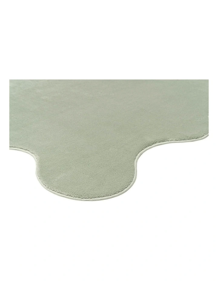 Idrissa Pale Green Scallop Washable Rug in Green image 2