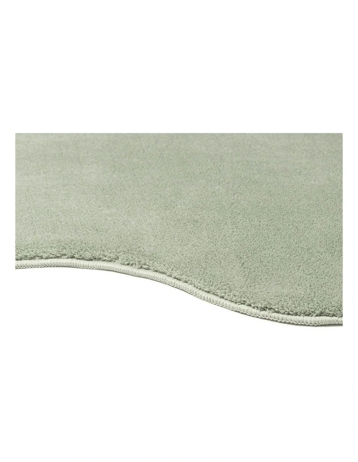 Idrissa Pale Green Scallop Washable Rug in Green image 3