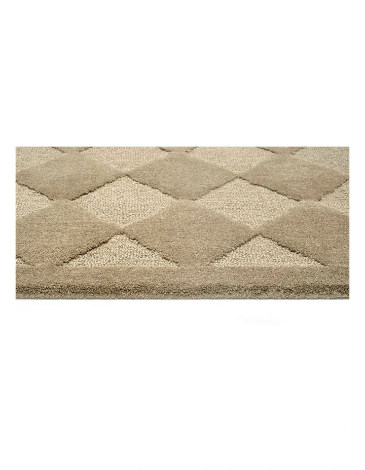 Canaya Diamond Hand-Tufted Rug in Beige image 3