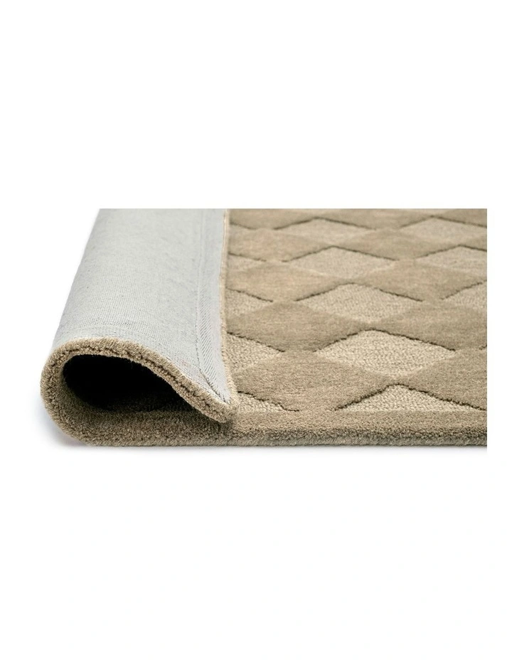 Canaya Diamond Hand-Tufted Rug in Beige image 4