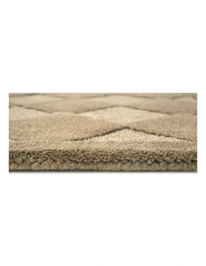 Canaya Diamond Hand-Tufted Rug in Beige image 6