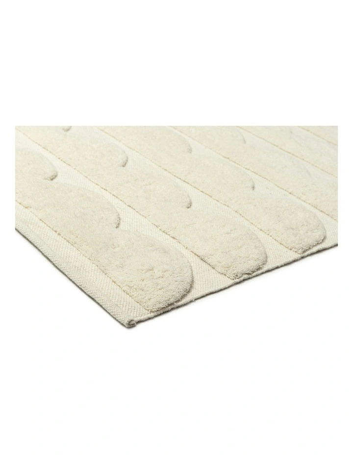 Hikari Scallop Washable Wool Rug in Ivory image 2