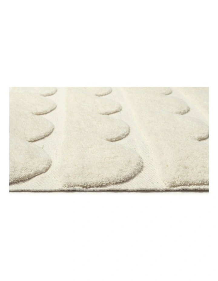 Hikari Scallop Washable Wool Rug in Ivory image 3