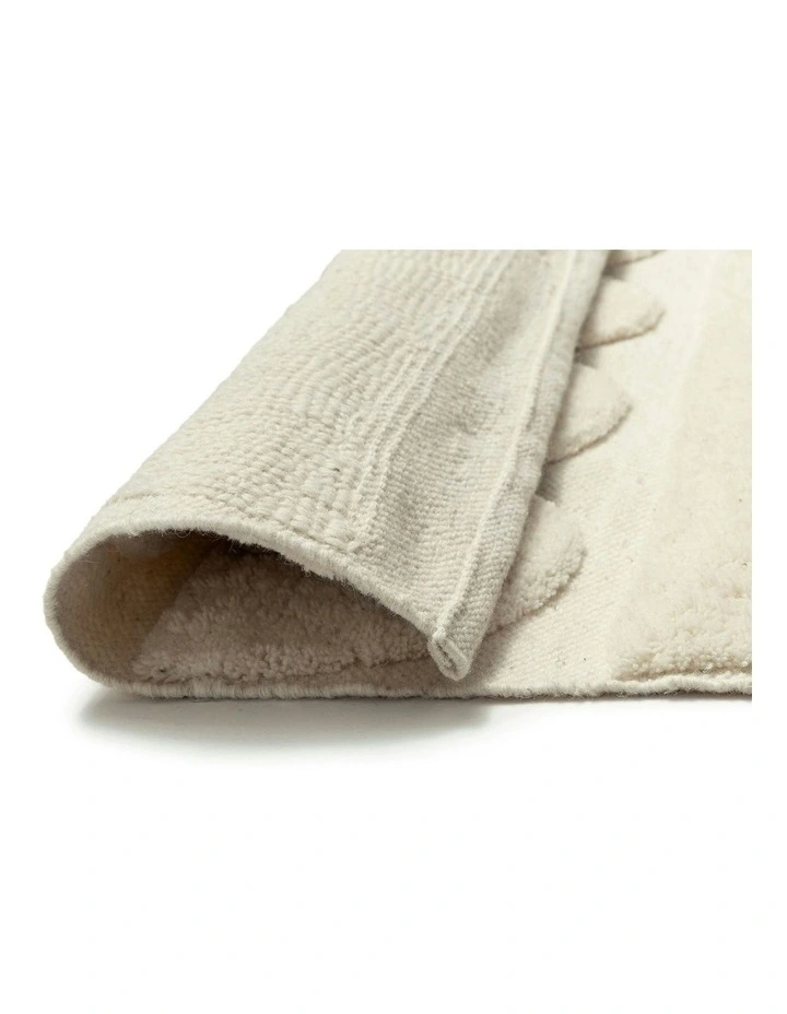 Hikari Scallop Washable Wool Rug in Ivory image 4