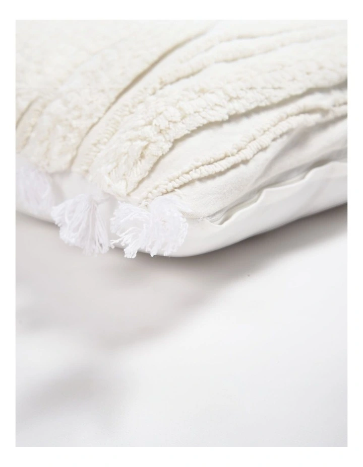 Hand Tufted 16x16in Cotton Cushion Cover With Frayed Tassels in White image 3