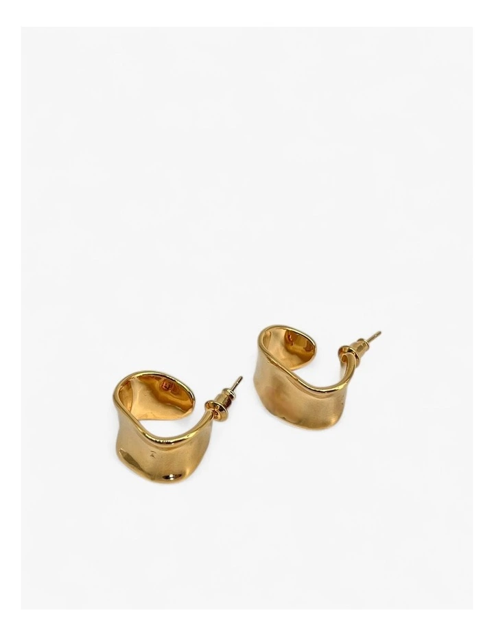 18K Gold Layered Sculpted Contemporary Wave Hoop Earrings in Gold image 4