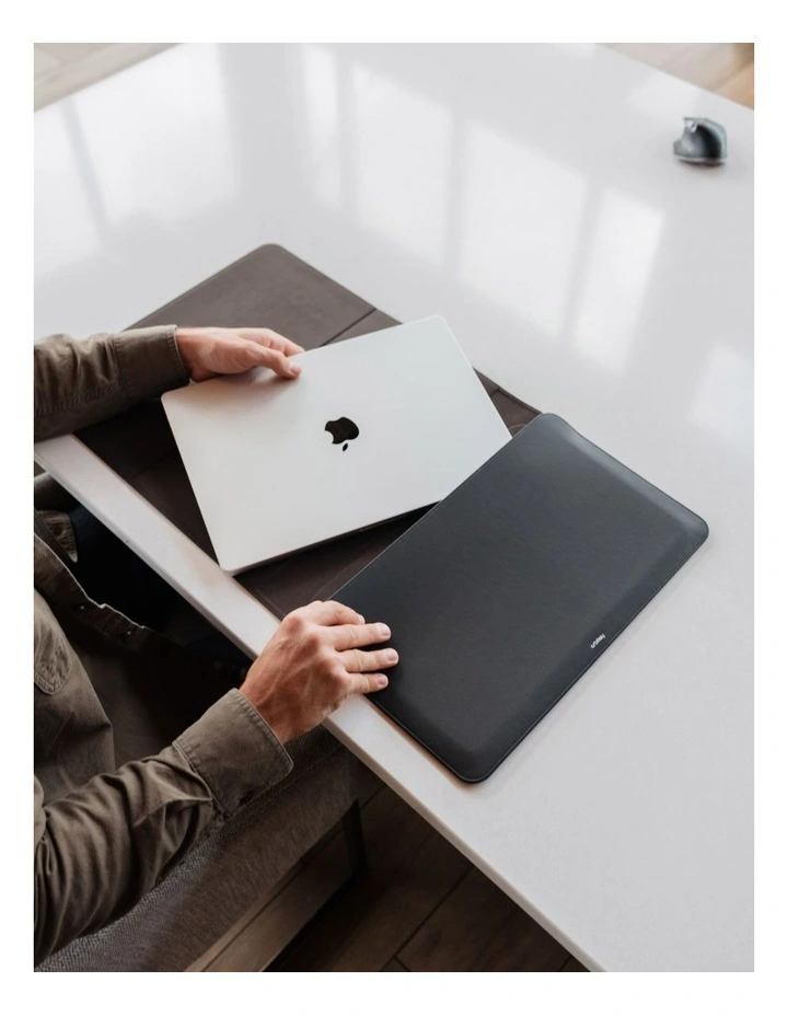 Hybrid Laptop Sleeve Black 16" in Black image 2