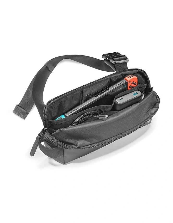 Explorer-T21 EDC Sling Bag / Crossbody Bag in Black image 7
