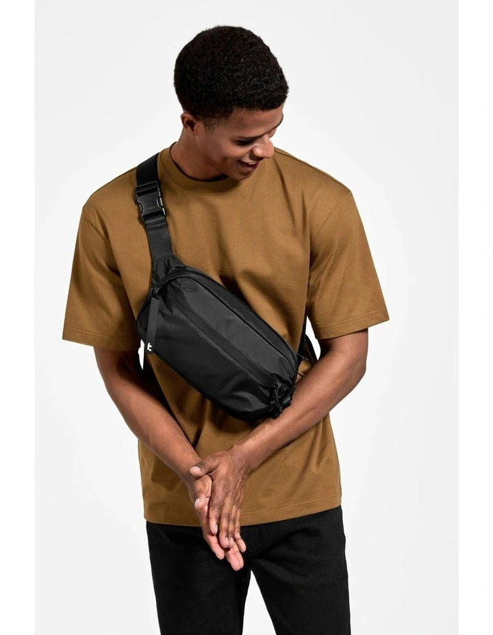 Aviator Chest Bag 3.5L in Black image 4