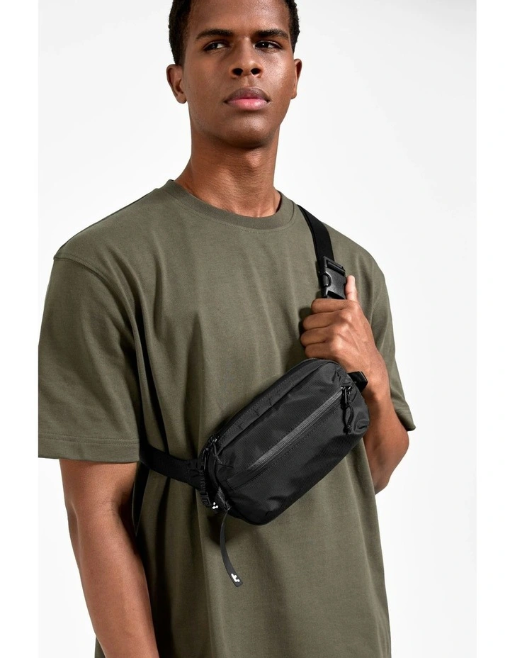 Aviator Chest Bag 1.5L in Black image 4