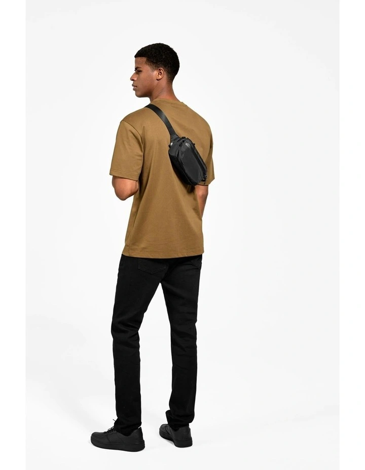 Aviator Chest Bag 1.5L in Black image 5