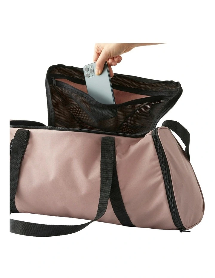 Fitness Bag 20L in Brown image 7