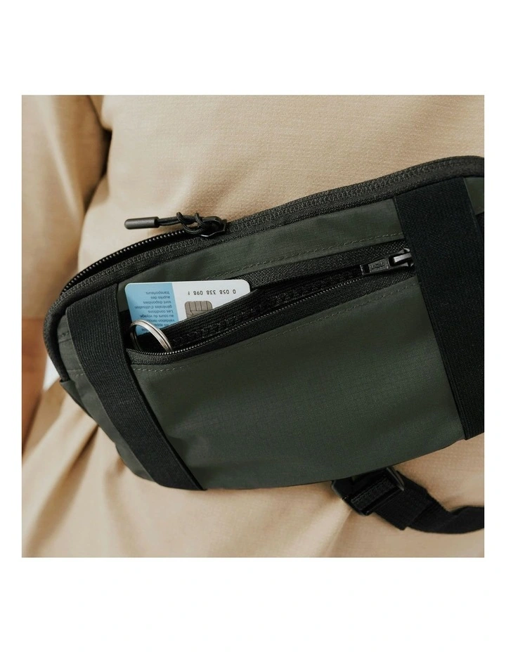 2-Position Kiprun Running Bag 0.5L in Khaki image 3