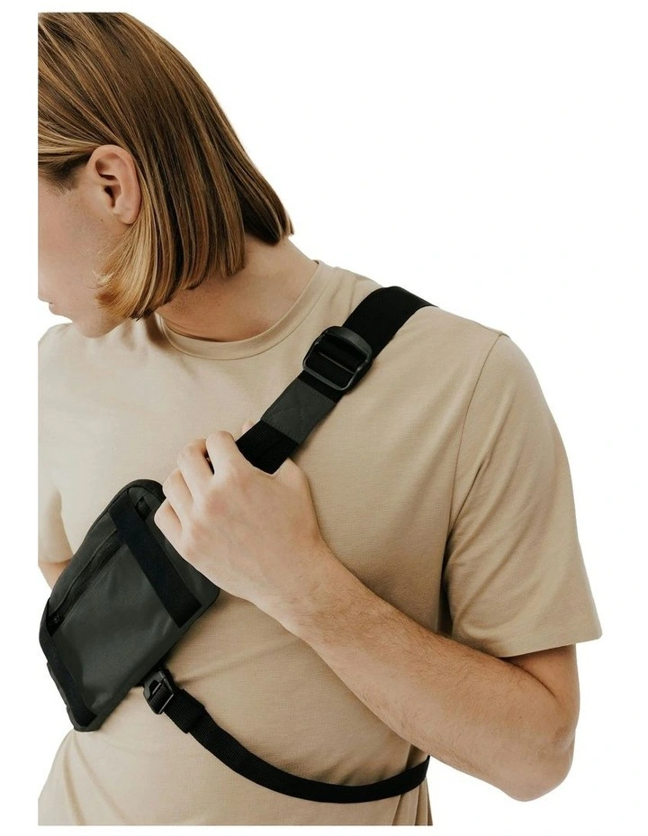 2-Position Kiprun Running Bag 0.5L in Khaki image 5