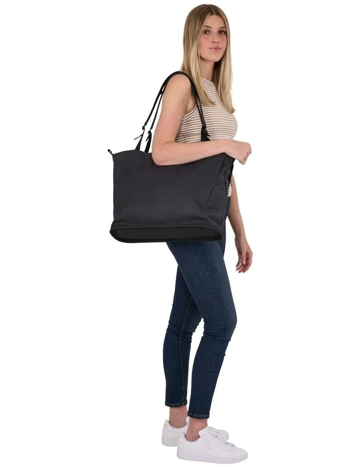 Aion Recycled Tote Bag 23L in Black image 2