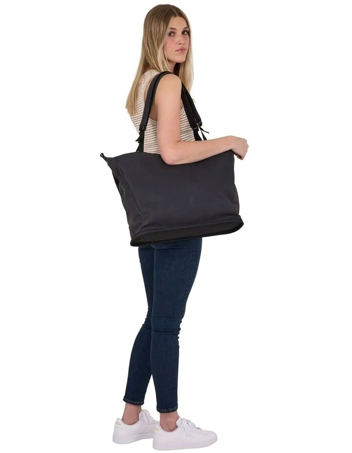 Aion Recycled Tote Bag 23L in Black image 3