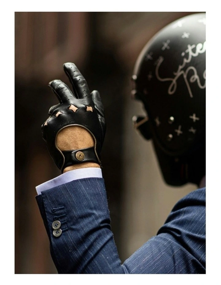 The Suited Racer Touchscreen Leather Driving Gloves in Black image 4