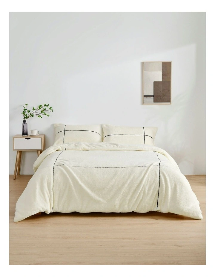 Jasper Teddy Fleece Quilt Cover Set in Snow image 2