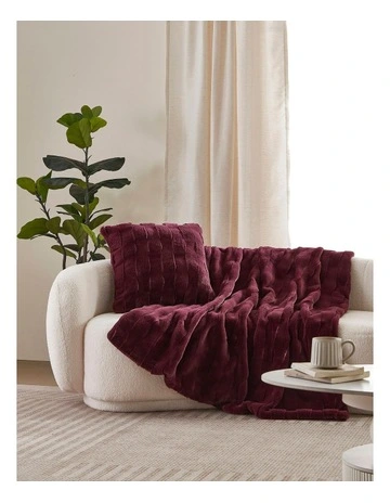 Basketweave Faux Fur Throw Blanket in Cherry