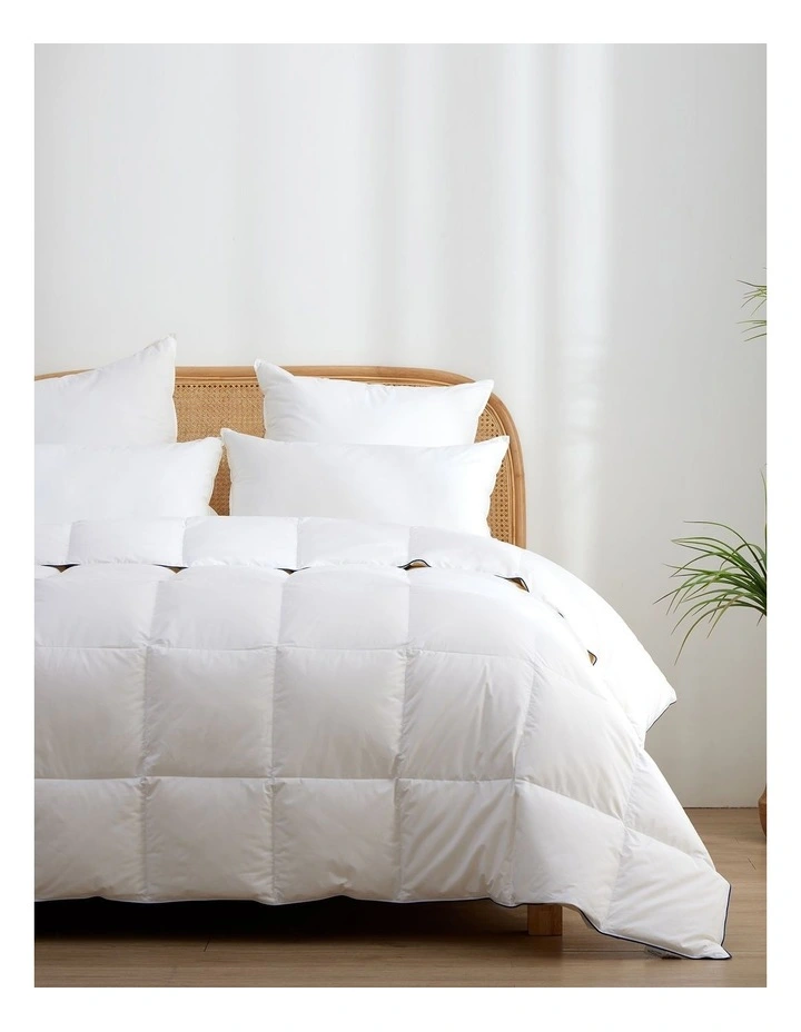Reloft Goose Down Fibre Summer Quilt in White image 1