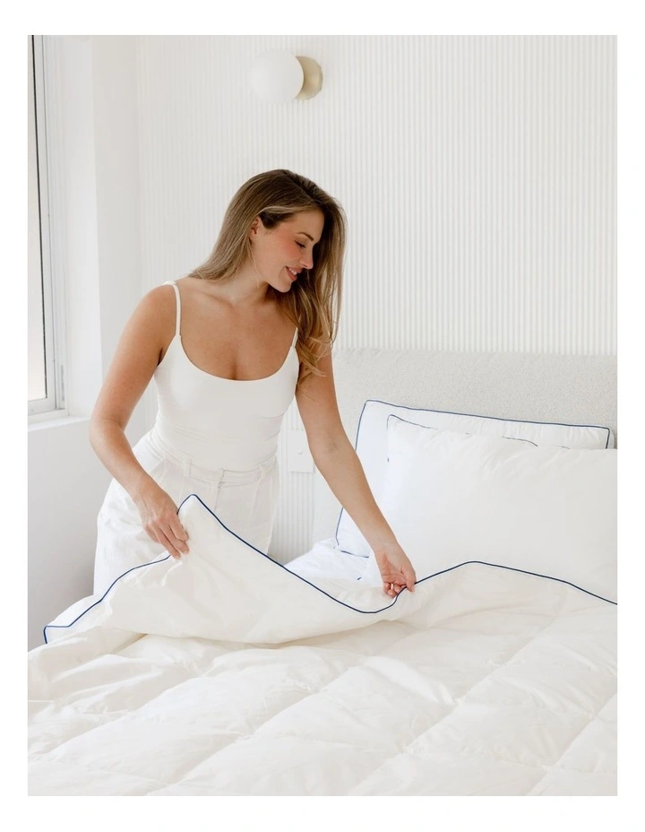 Reloft Goose Down Fibre Summer Quilt in White image 3