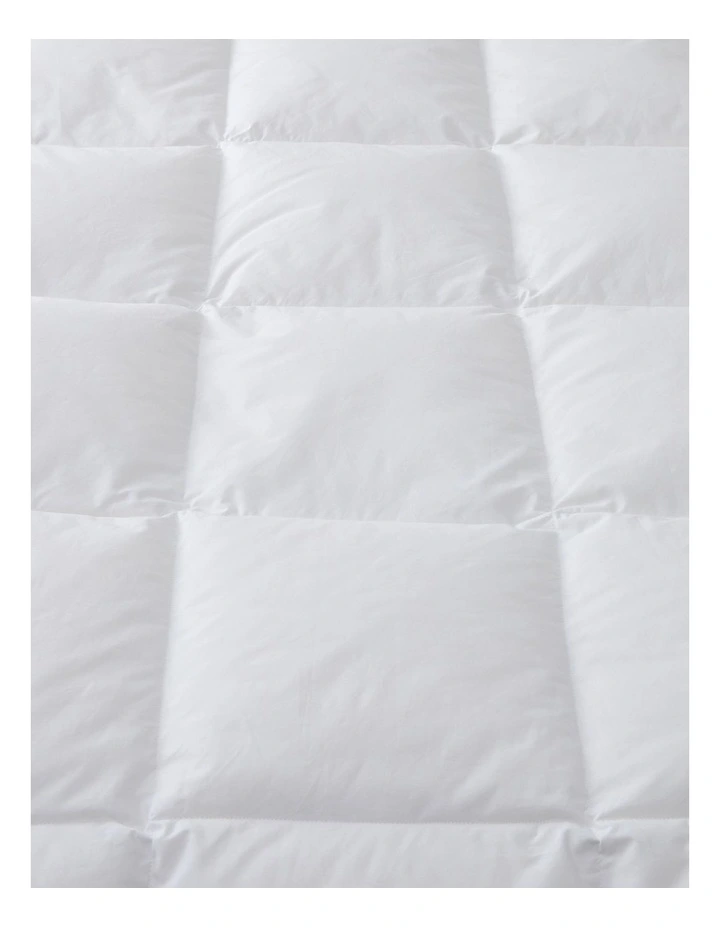 Reloft Goose Down Fibre Summer Quilt in White image 4