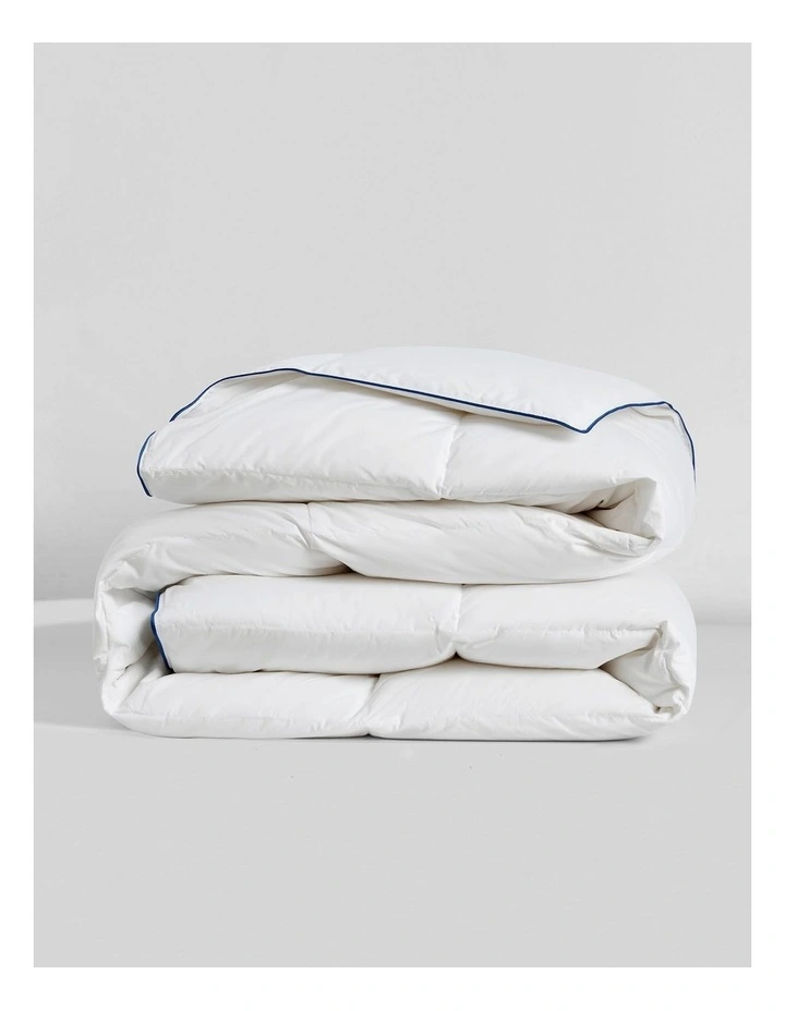 Reloft Goose Down Fibre Summer Quilt in White image 5