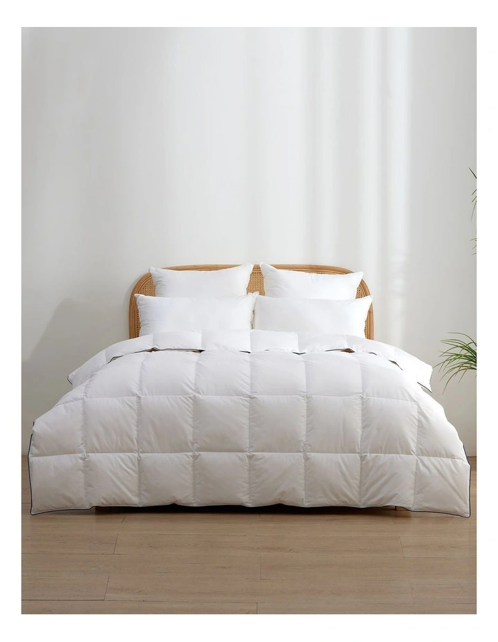 Reloft Goose Down Fibre Summer Quilt in White image 6